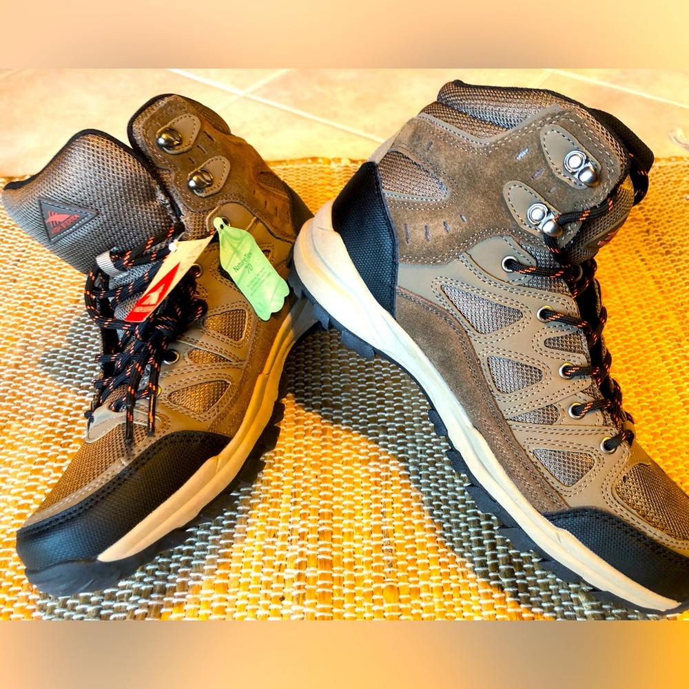 NWT HIGH SIERRA sz 11 men’s hiking boots.